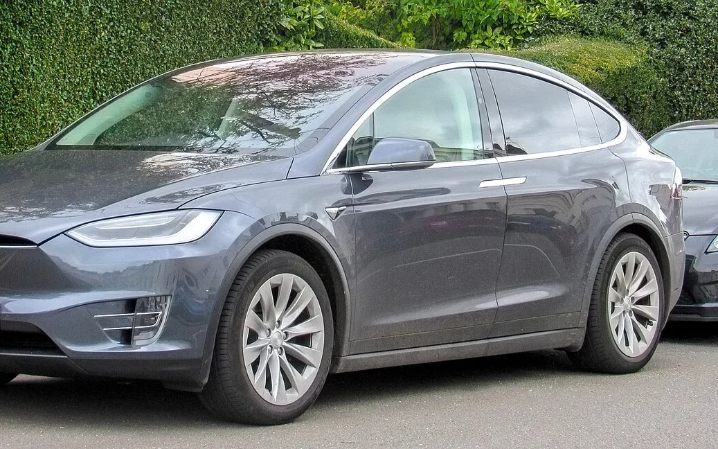 Model X Refresh Features New Falcon Wing Door Design